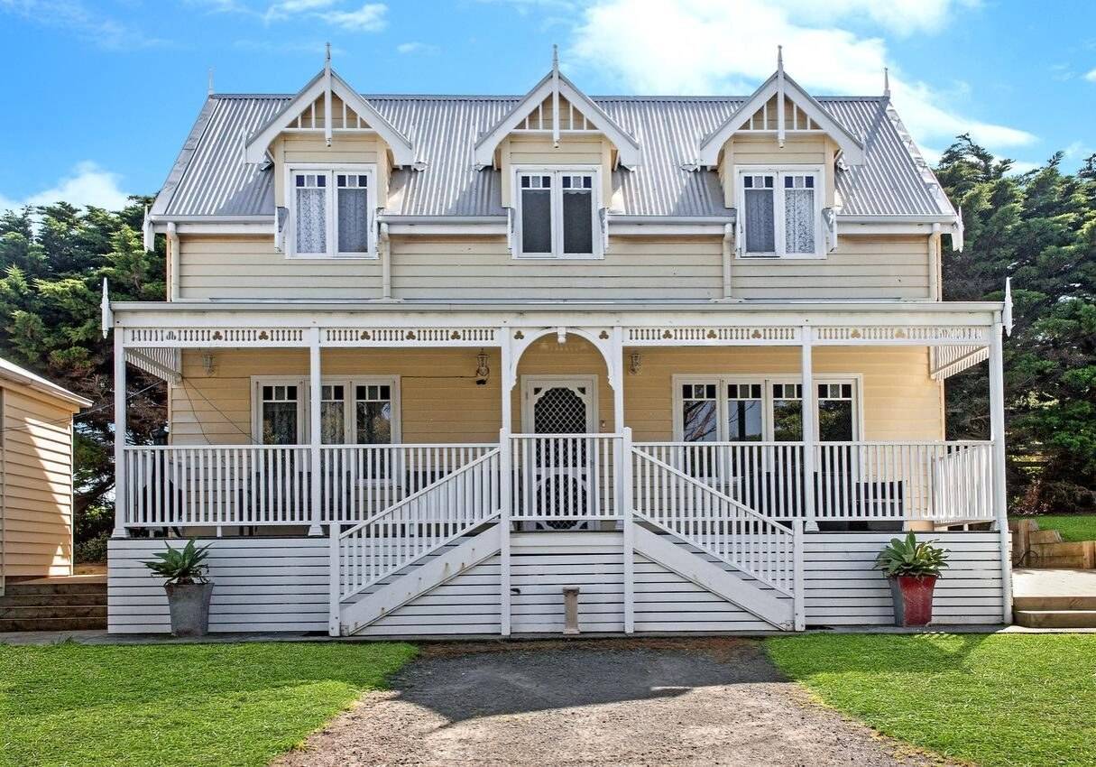 Dunes Double Storey Villa: cream two-storey coastal villa with white verandah