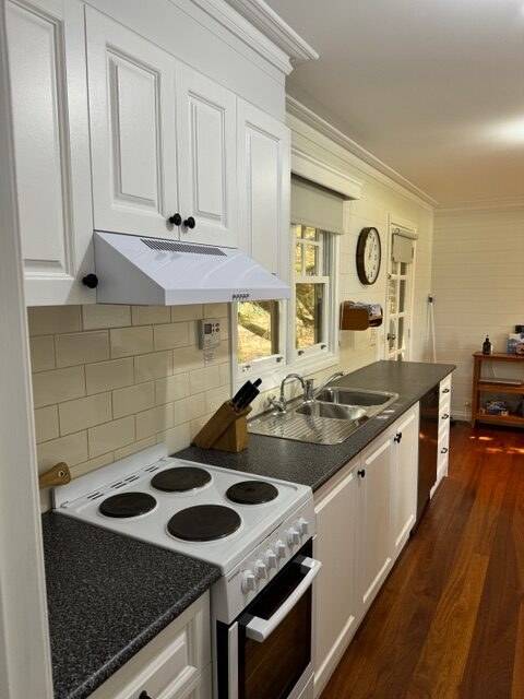 Sails kitchen with gas stove