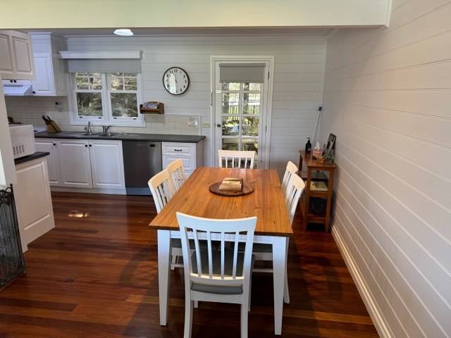 Sails dining and kitchen