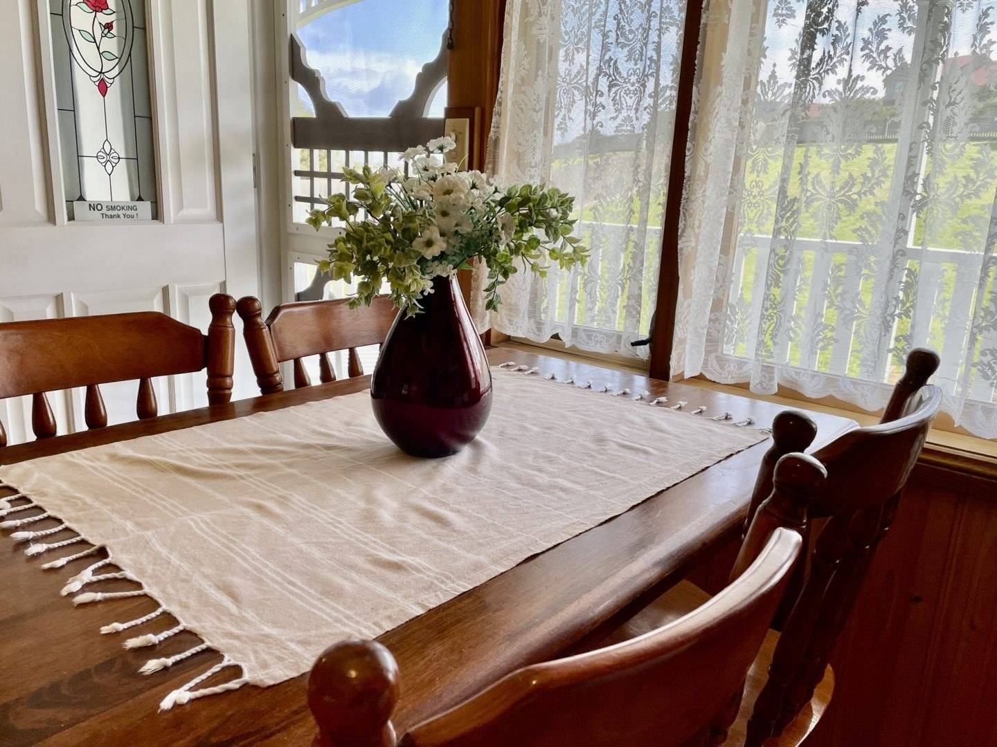 Nest dining table